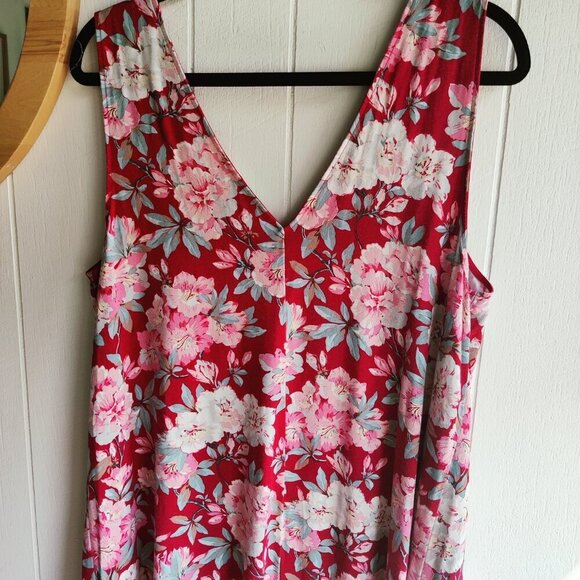 Loft Floral sundress on a red background, Flirty knit dress, sleeveless & v-neck - Picture 4 of 7